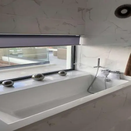 Contemporary Carvoeiro 4 Bedrooms Bonita Balcony Sea Views Modern Interior Villa *